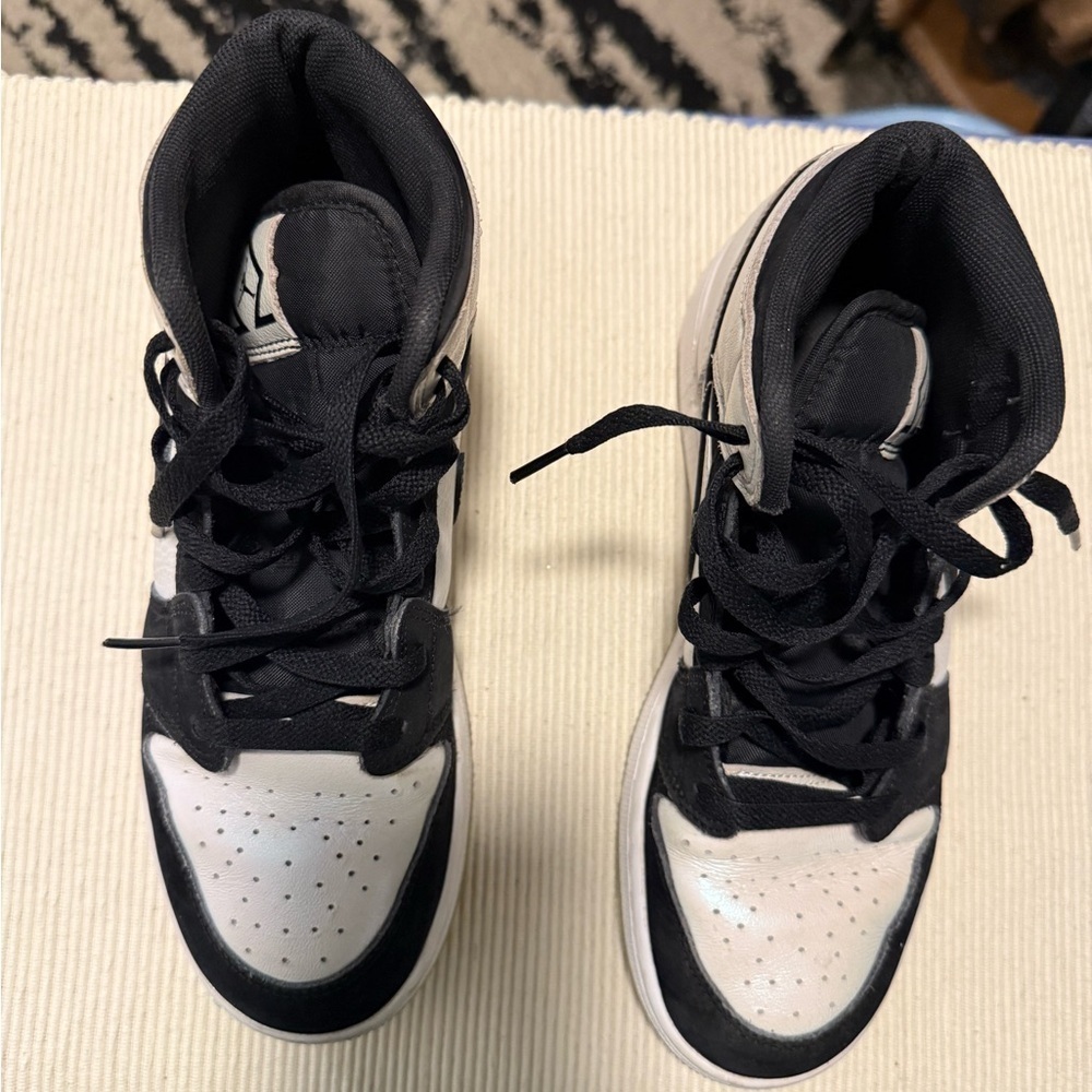 Jordan Kids Sneakers Black and White - Picture 3 of 12